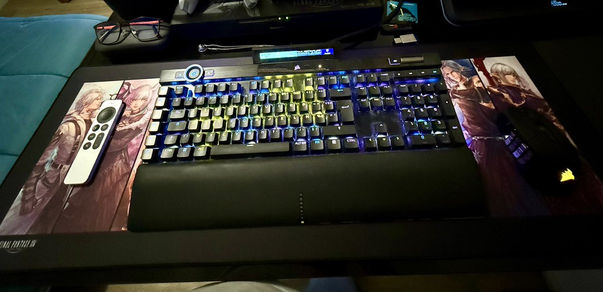 Merci pour cette collaboration <a href="/FF_XIV_FR/">FINAL FANTASY XIV</a> x <a href="/NovelKeys/">NovelKeys</a> 🤘🏻
Par contre les délais c’était vraiment pas ça … commandé mi mars et reçu aujourd’hui pour deux tapis de souris.
Mais je ne regrette pas cette attente 🙏🏻
Le clavier ne m’intéresse pas vraiment 🤔
