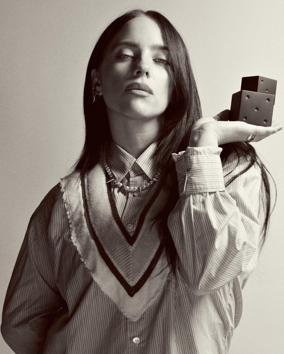 InfoBillieBR's tweet image. Billie Eilish para sua nova fragrância! ❤️