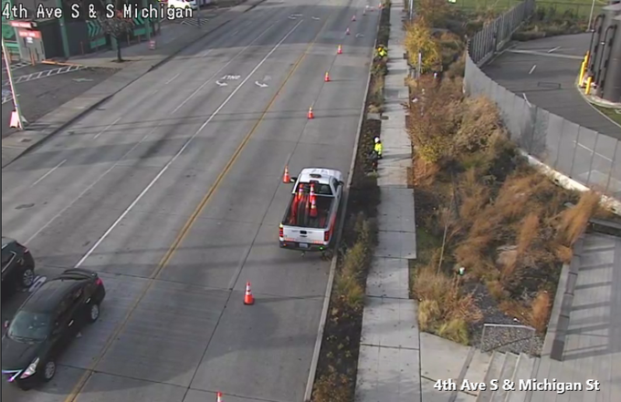 미시간 스트리트 4번가 S와 이스트 주변 도로 S 사이의 도로 공사가 WB 오른쪽 차선을