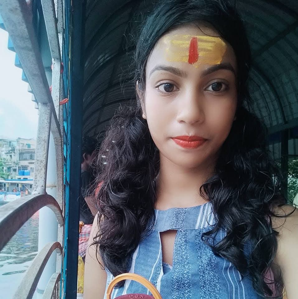 TheRFTeam's tweet image. नफ़रत फैलाने वाली टिप्पणी | @KolkataPolice तत्काल संज्ञान लें 🚨

बारुईपुर, कोलकाता की एक युवती मिश्वरी नायक ने अपने फ़ेसबुक अकाउंट से सऊदी अरब में सड़क दुर्घटना में शहीद हुए भारतीय हाजियों (जिनमें बच्चे भी शामिल थे) का बेहद घृणित तरीके से मज़ाक उड़ाया।

उसने लिखा:
“Last photo 😞…