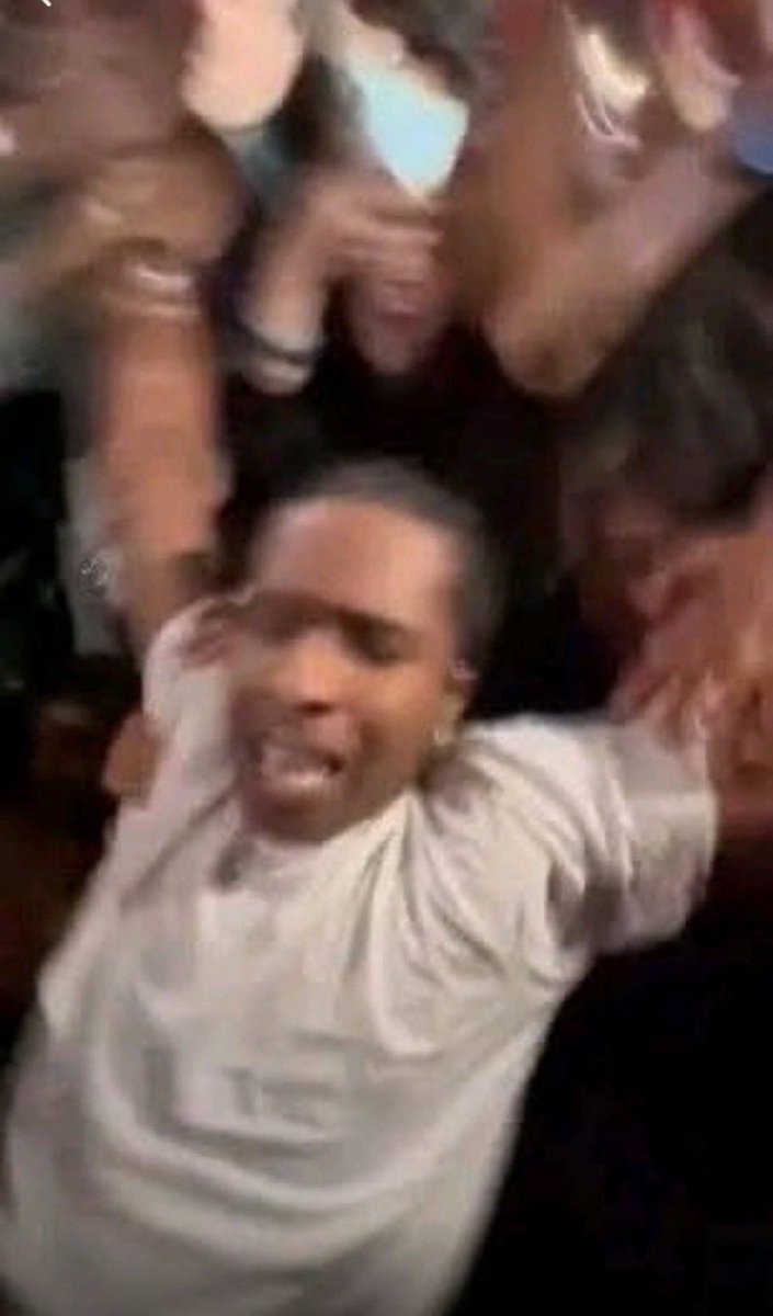 Zenitsu Agatsuma 🃏🎭 tweet media