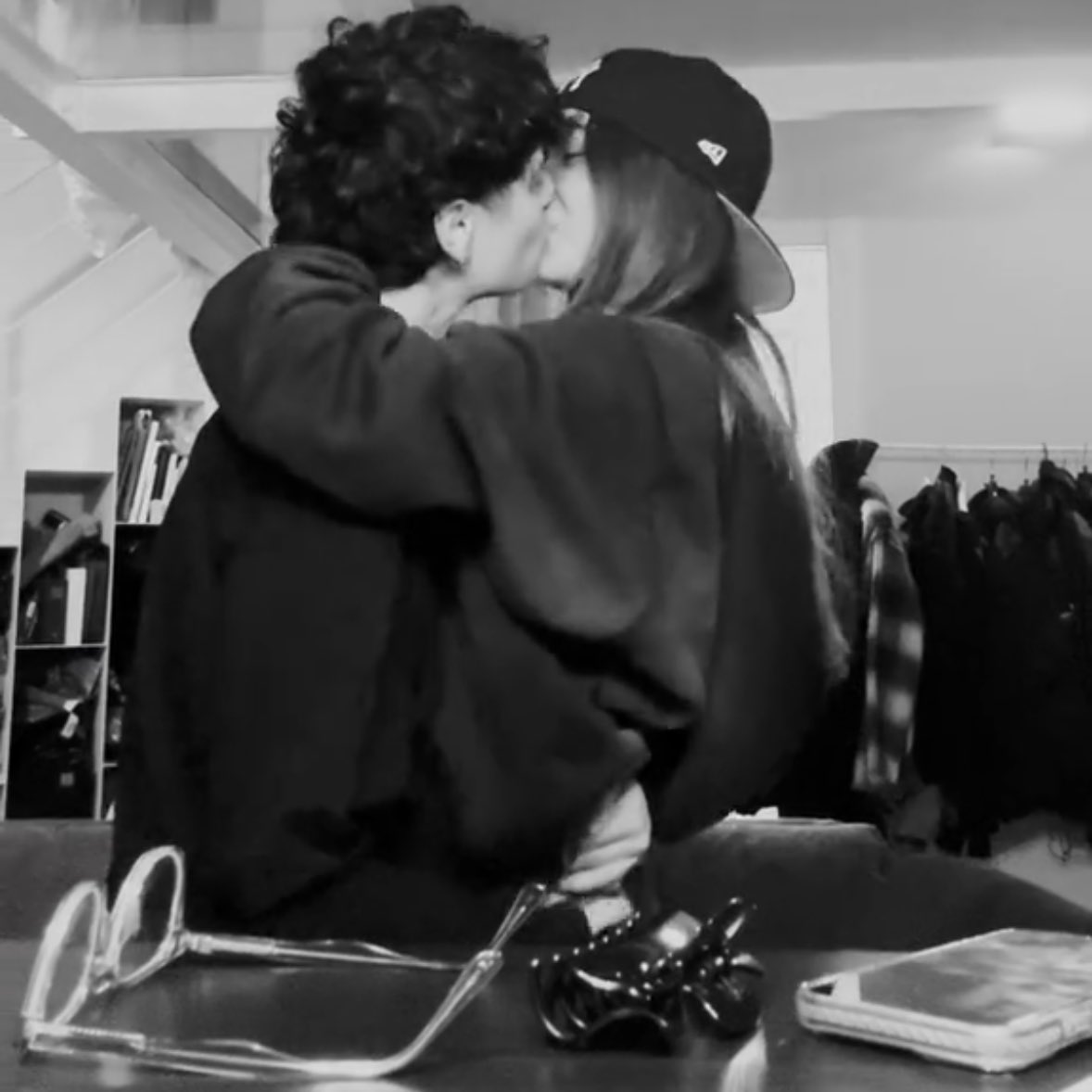 cyberdreeam's tweet image. stringimi forte, amore
stringimi forte e non sentirò
più niente ma solo il tuo cuore, 
e dimmi che hai capito pure te
che non c&apos;è mai una fine.
- Modà

#senzagnocca #Antonia #senzacri