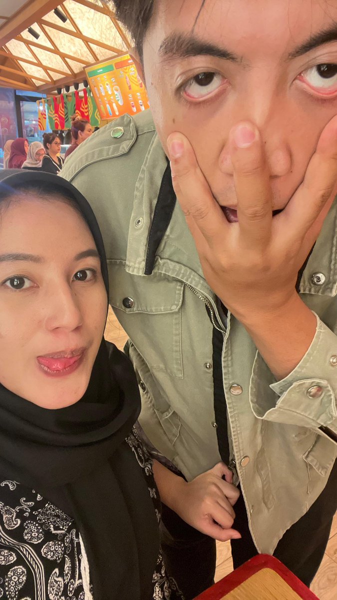 S3CTUMS3MPRAAA's tweet image. tatapan tajam ferdin zaluhu.