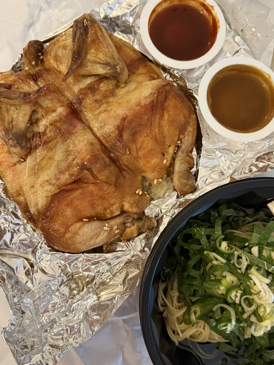 gettingbetter_b's tweet image. 251118
아침. -
점심회의. 김밥 반 줄
저녁. 신호등장작구이⭐️⭐️⭐️
압도적 최애치킨.. 쫜득꼬소