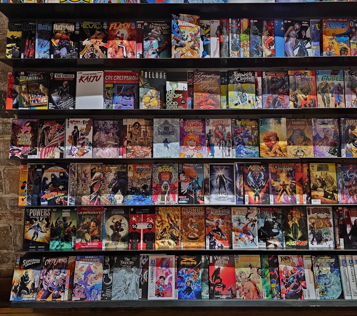 Legend Comics & Coffee tweet media