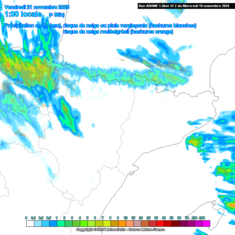 alexmegapc's tweet photo. #lastupdate Demà ens entra una àrtica marítima amb una llengua molt freda de fins a-35 a 500 hPa i de -6/-8 al Pirineu, cap a la costa de -2/-3. Tindrem nevada de nord marcada, avui al vespre i matinada arranca, matí para , amb rebuf a la costa central nord al matí amb precipitacions i a partir de dijous tarda quan ens entri la massa freda, es torna a activar la nevada a la serralada Pirenaica vessant nord, aquest cop no saltarà al sud el JET no es col·loca bé, i serà a les portes de la nit de dijous i divendres matinada que el mestral i la tramuntana podran generar el clàssic rebuf i la palanca ascendent on determinades comarques del NE entre Barcelona i Girona poden rebre precipitació a mesura avancin les hores de la matinada, on la cota pot baixar fins als 400m o menys, la qüestió amb el rebuf és si serà un clàssic tot al mar o tocarà costa activant el moment "faroling",us poso un model que la fa entrar Arpege i un altre que no o molt poca cosa Arome, de fet si feu ruta modelistica models com Gfs,o Umko la fan entrar d'altres no. Això si fred com feia molt de temps no teniem!! #meteo