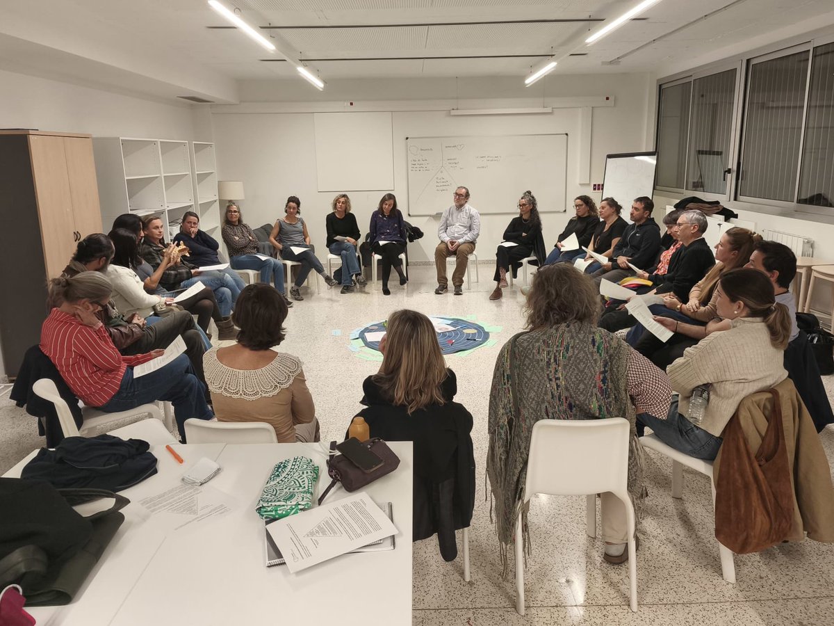 insaferrer's tweet photo. Formació per a famílies organitzada pel Centre de Formació i Recerca de l'Angeleta Ferrer: Convivència basada en pràctiques restauratives.
Som un grup i ens cuidem. 😉
Moltes gràcies per la vostra assistència! #CeFoRe https://t.co/pTjH2VQcjb