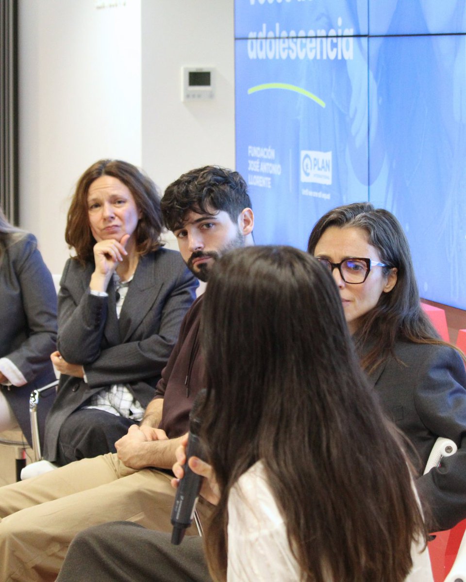 Ponemos a los adolescentes y su relación con la IA en el centro de nuestras #ConversacionesTransformadoras

“Así hablamos: las voces de la adolescencia” 💬 es el nuevo informe de <a href="/PlanInt_ES/">Plan International España</a> , que hemos conocido y sobre el que hemos podido debatir y reflexionar.