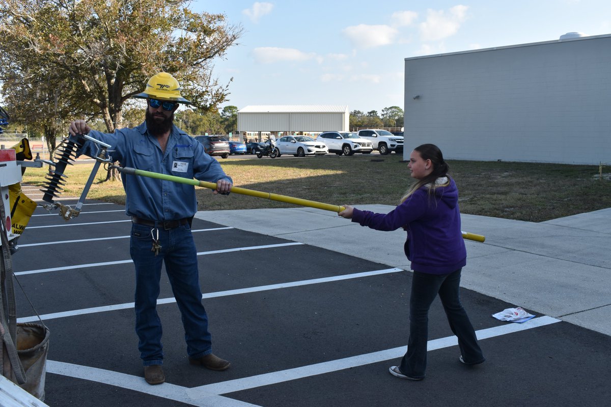 WRECCoop's tweet image. Yesterday, WREC linemen from our Bayonet Point office, Randy Tolle from our Bayonet Point office, and WREC linemen from our One Pasco office participated in multiple Great American Teach-In events! 
#wreccoop #GreatAmericanTeachIn #CommunityFirst