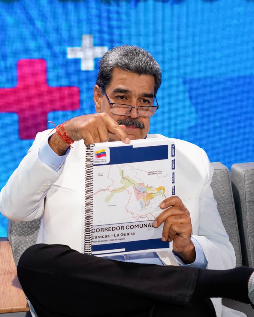 arylaguna04's tweet image. #Venezuela país de Democracia🇻🇪💪🏻Vamos rumbo a las 6.000 Comunas👏🏻 ya arrancamos para que podamos contar cada vez más en Venezuela con el verdadero sistema de gobierno democrático, del pueblo, para el pueblo y con el pueblo.
#ComunaONada