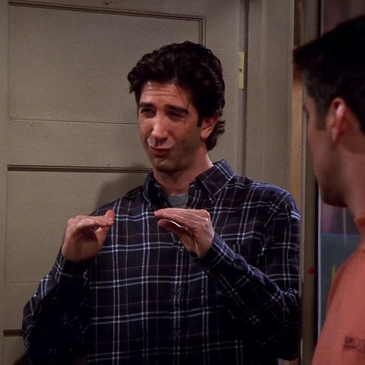 ChandlerBing_12's tweet image. &quot;Friends isn&apos;t even remotely funny&quot;

Me: