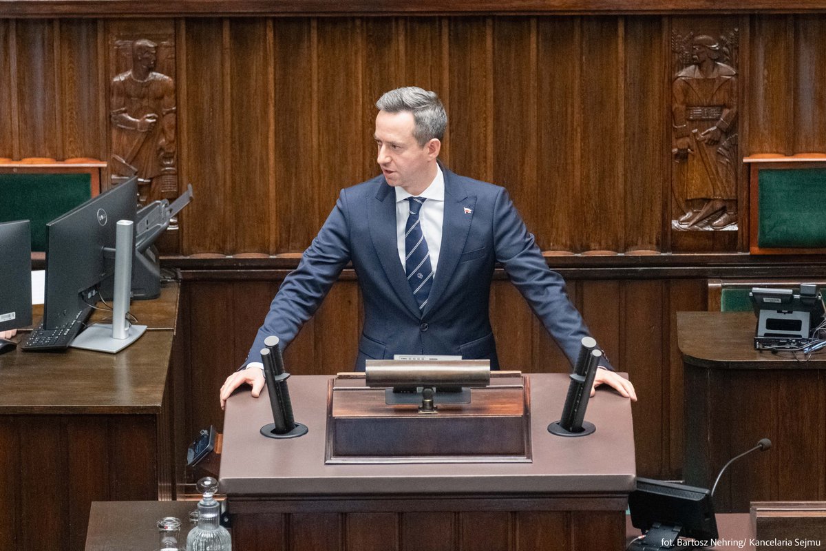 Kolejnym punktem środowych obrad #Sejm jest sprawozdanie Komisji Obrony Narodowej oraz Komisji Spraw Zagranicznych o poselskim projekcie uchwały w sprawie pilnej potrzeby zabezpieczenia terenu wokół Ministerstwa Obrony Narodowej.

📜„Sejm Rzeczypospolitej Polskiej wzywa Radę