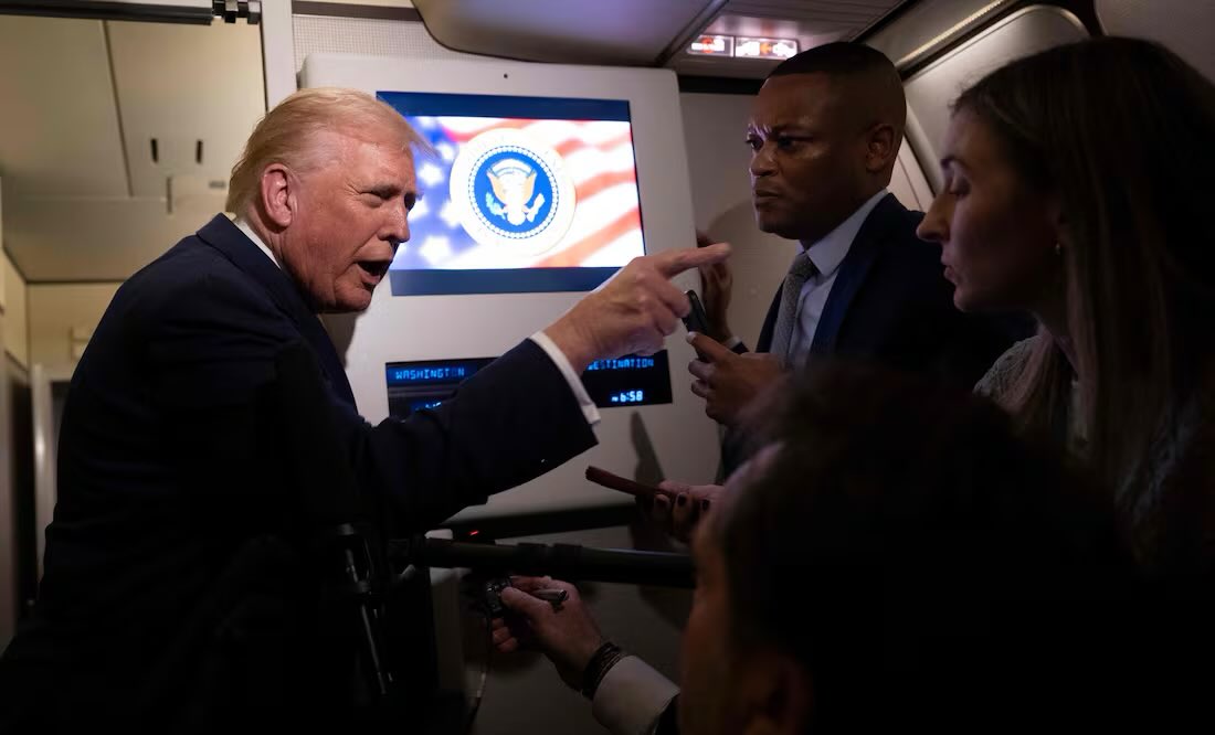 Mexico_Escucha's tweet image. #Internacional | El mandatario estadounidense, Donald Trump, se enfrentó a la periodista Mary Bruce de ABC durante la visita del príncipe heredero de Arabia Saudita, Mohammed bin Salman. 

Consulta la nota completa aquí 👉🏼

mexicoescucha.com/2025/11/19/don…

#DonaldTrump #ABCNews