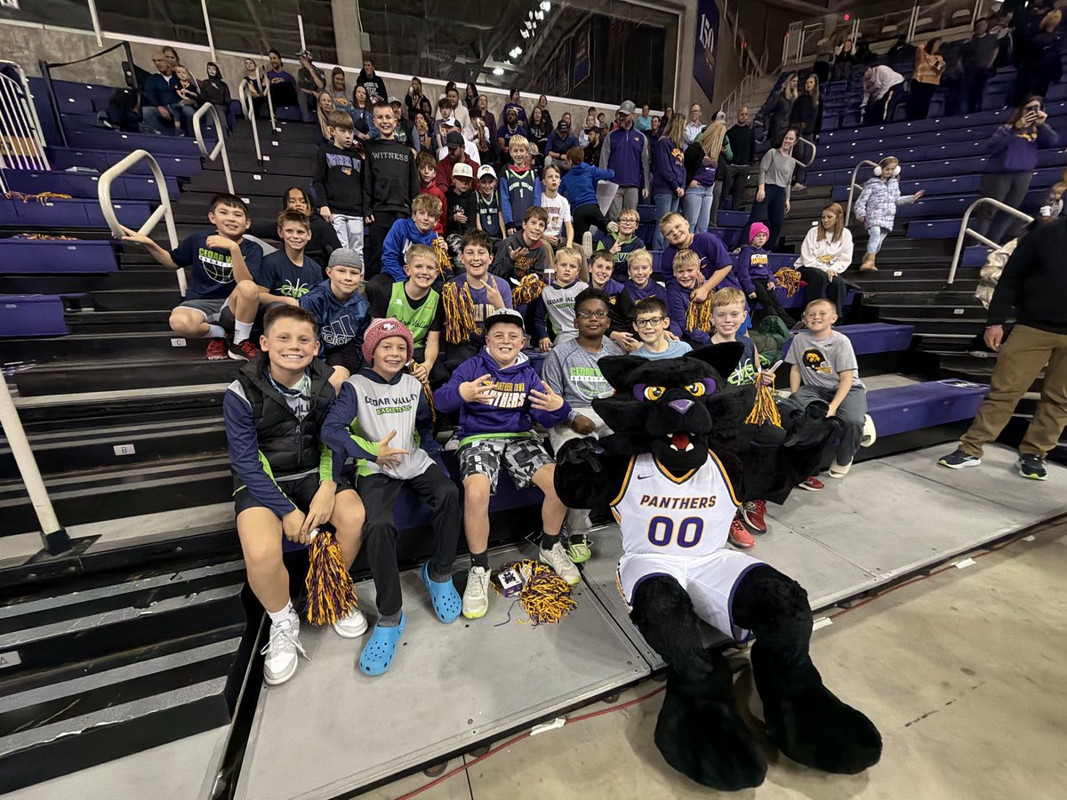 DRIVING THE LANE/Chuck Rowe tweet media