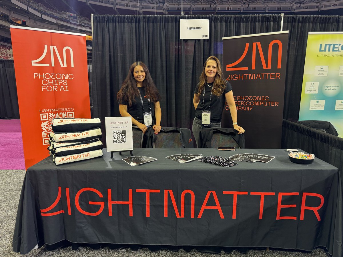 LightmatterCo's tweet image. Are you at @Supercomputing and interested in a career at Lightmatter? Our Recruiting Team is located at Booth JF30 and ready to meet you! #SC25 lightmatter.co/people/