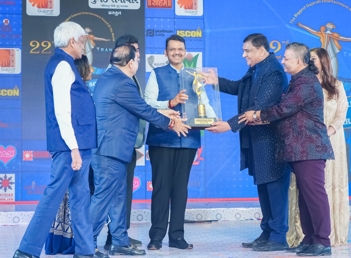 Devendra_Office's tweet image. 🔸मुख्यमंत्री देवेंद्र फडणवीस यांच्या हस्ते मुंबई समाचार प्रस्तुत &apos;22 वे वार्षिक ट्रान्समीडिया गुजराती स्क्रीन आणि स्टेज पुरस्कार- 2024&apos; येथे पुरस्कारांचे वितरण.

पुरस्कार प्राप्त मान्यवर: 

🏆 जैन रत्न पुरस्कार - उद्योगपती रमेश वोरा
🏆 जीवन गौरव पुरस्कार (पुरूष) - ज्येष्ठ…