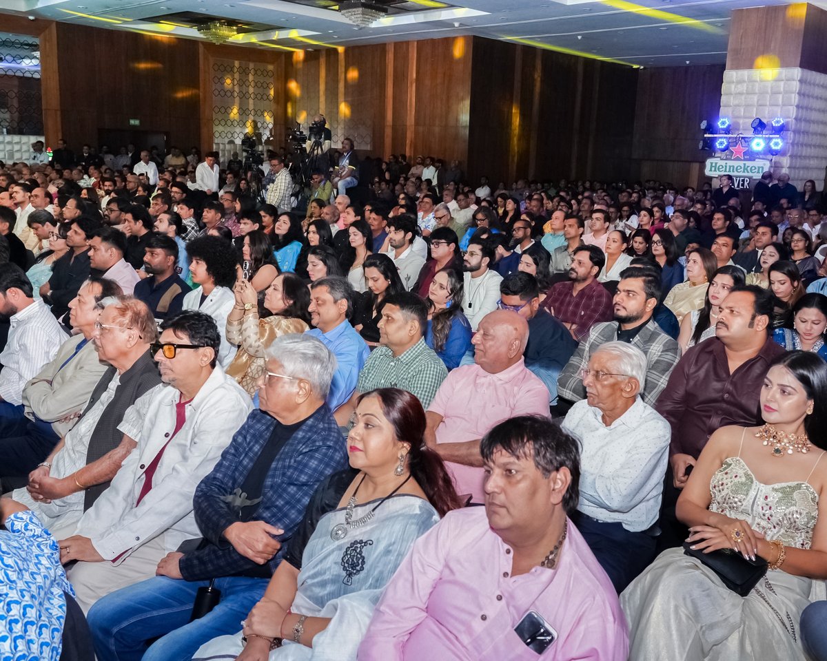 Devendra_Office's tweet image. 🔸मुख्यमंत्री देवेंद्र फडणवीस यांच्या हस्ते मुंबई समाचार प्रस्तुत &apos;22 वे वार्षिक ट्रान्समीडिया गुजराती स्क्रीन आणि स्टेज पुरस्कार- 2024&apos; येथे पुरस्कारांचे वितरण.

पुरस्कार प्राप्त मान्यवर: 

🏆 जैन रत्न पुरस्कार - उद्योगपती रमेश वोरा
🏆 जीवन गौरव पुरस्कार (पुरूष) - ज्येष्ठ…