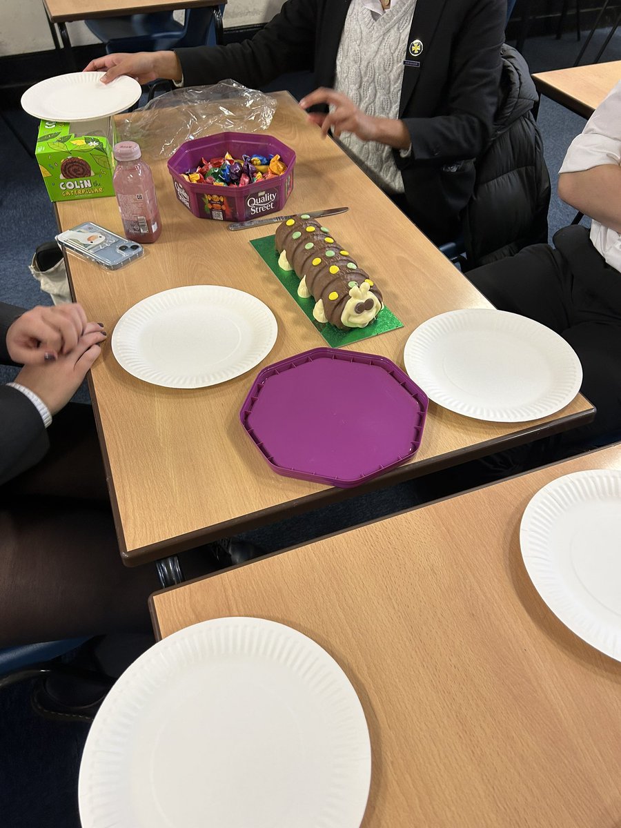 fairfieldmath73's tweet photo. Not a bad work day. Sixth former brought cake and shared in form. And in the afternoon Simon Singh gave a talk to our VI form maths students. 👏🏻 https://t.co/dBXDlWpFrk