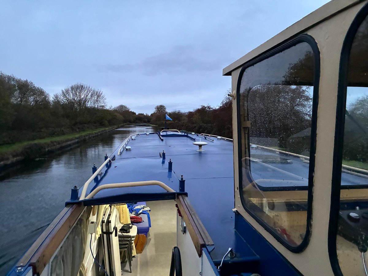 EthelBarge's tweet photo. Early Morning cold start for the crew of Ethel Trust Community Barges today as they set off to bring Ethel back to Sheffield from her check up in dry dock at Thorne Boat Services.
A big thank you to all the crew Paul S, Tony R, Liz and tomorrow same plus Chris D John C and Andy P https://t.co/IPBGzdHdWs
