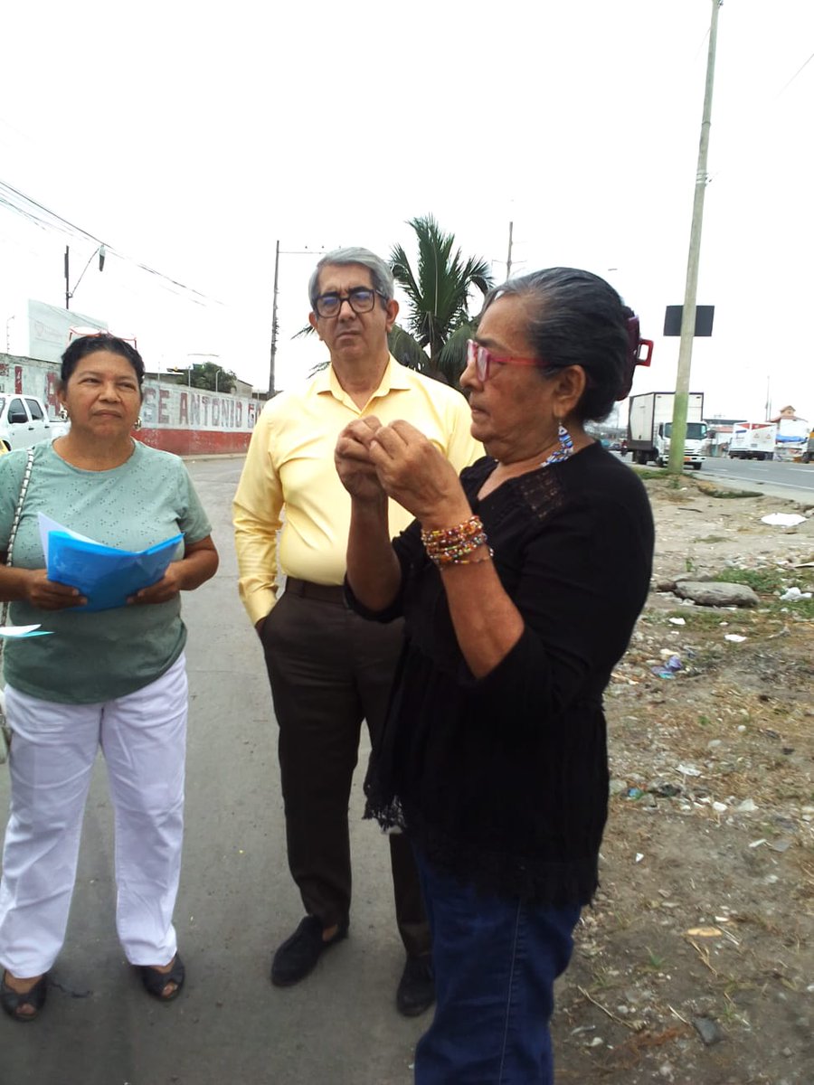 Srs de <a href="/PrefGuayas/">Prefectura del Guayas</a> <a href="/marcelaguinaga/">Marcela Aguiñaga</a>  envien a un profesional técnico de la Dirección de Riego, Drenaje y Dragas como el Ing. <a href="/TriWalterete/">Walter Triviño</a> , Ing. Juan Carlos Romero para que canalicen con la prensa y resuelvan la inundacion que provoca un canal de aguas en 4ta Etp.El Recreo #Duran