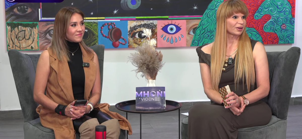 __Chikafdm__'s tweet image. Ya está Mhoni completamente en VIVO por YouTube @heraldodemexico @mhonividente @brenn_mz es Mièrcoles de #PreguntaleaMhoni @ClubMhoniFan corre y has tu 🙋🏻‍♀️ pregunta 🙋🏻‍♀️ ⏰⬇️