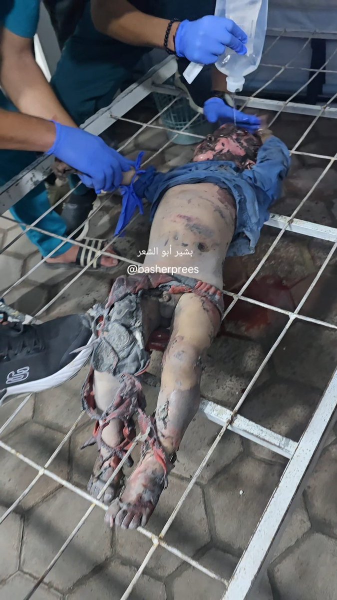 RamAbdu's tweet image. إذا تأكّد ما نشرته هيئة البث الرسمية — بأنهم أبلغوا آلية التنسيق الأميركية مسبقاً بضرباتهم الليلة على غزة — فنحن أمام مستوى مرعب من التنسيق لإطالة أمد الإبادة بمشاركة أميركية وعربية من الدول المشاركة في المركز وبشكل مباشر.