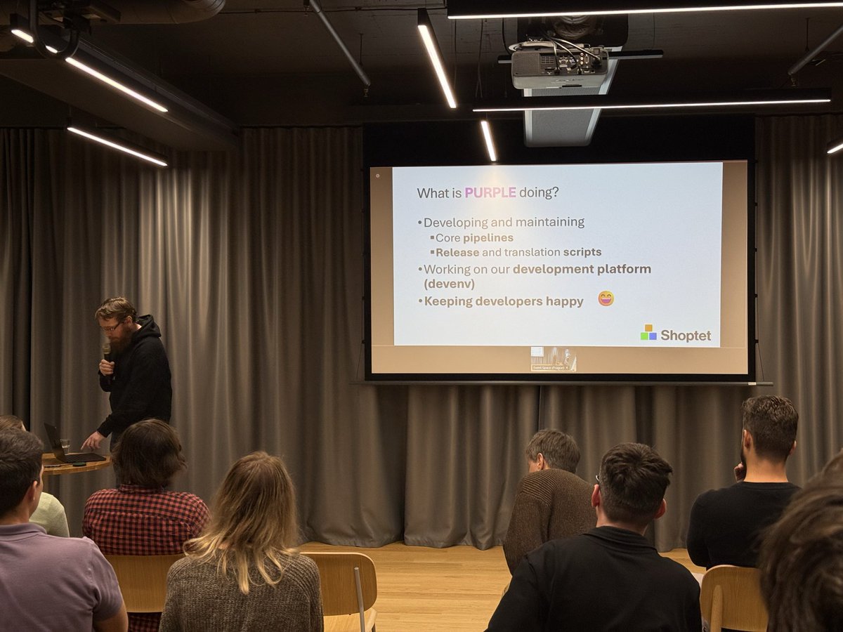 A co děláš Juraj? 
J: Keeping developers happy 🥳