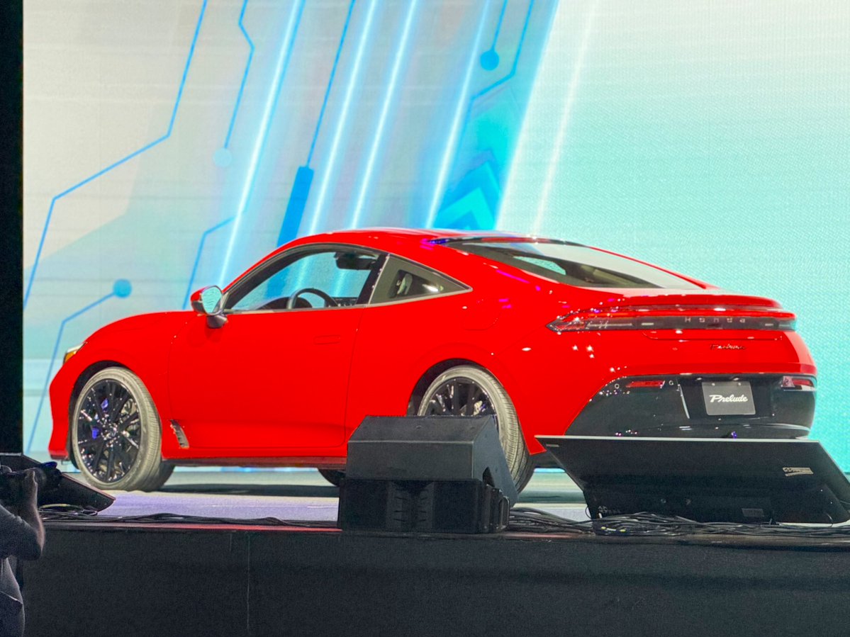 carrosecia's tweet image. Honda no #SDA2025:
A marca apresentou o novo Prelude híbrido — 203 cv, 32,1 kgfm e um design que flerta claramente com a escola europeia.
Esportivo, limpo, bonito e confirmado para 2026 no Brasil. #hondabrasil #prelude