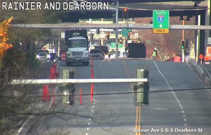 10th Ave S と 13th Ave S の間の S Dearborn St