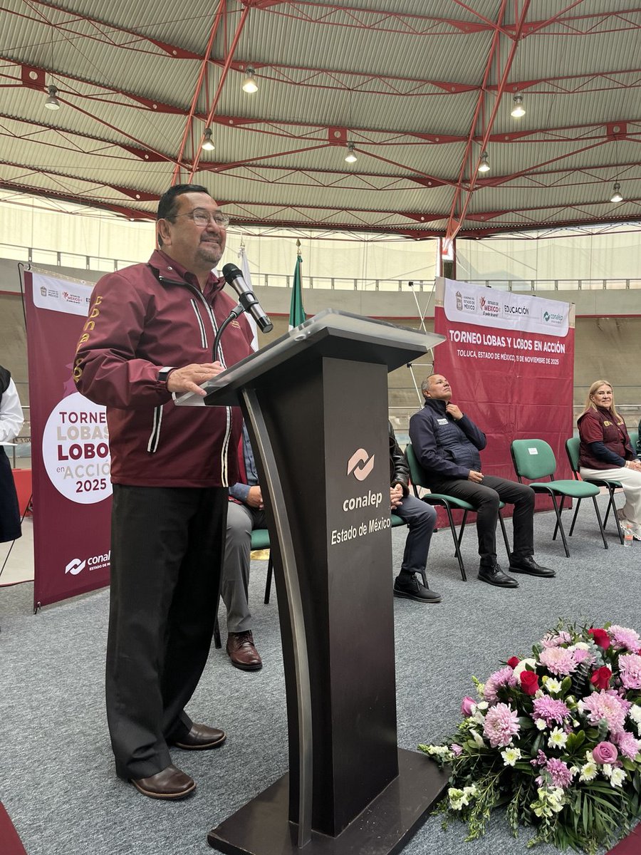 Conalep_Edomex's tweet photo. ¡Arrancamos, #ManadaCONALEP! 🐺🔥
La Jornada Estatal Lobas y Lobos en Acción queda oficialmente inaugurada, prendiendo la antorcha y también el espíritu deportivo de toda nuestra comunidad💚✨
#LobosEnAcción #OrgullosamenteCONALEP #ApasionadamenteCONALEP #ElPoderDeServir https://t.co/0wYHbn2FXx