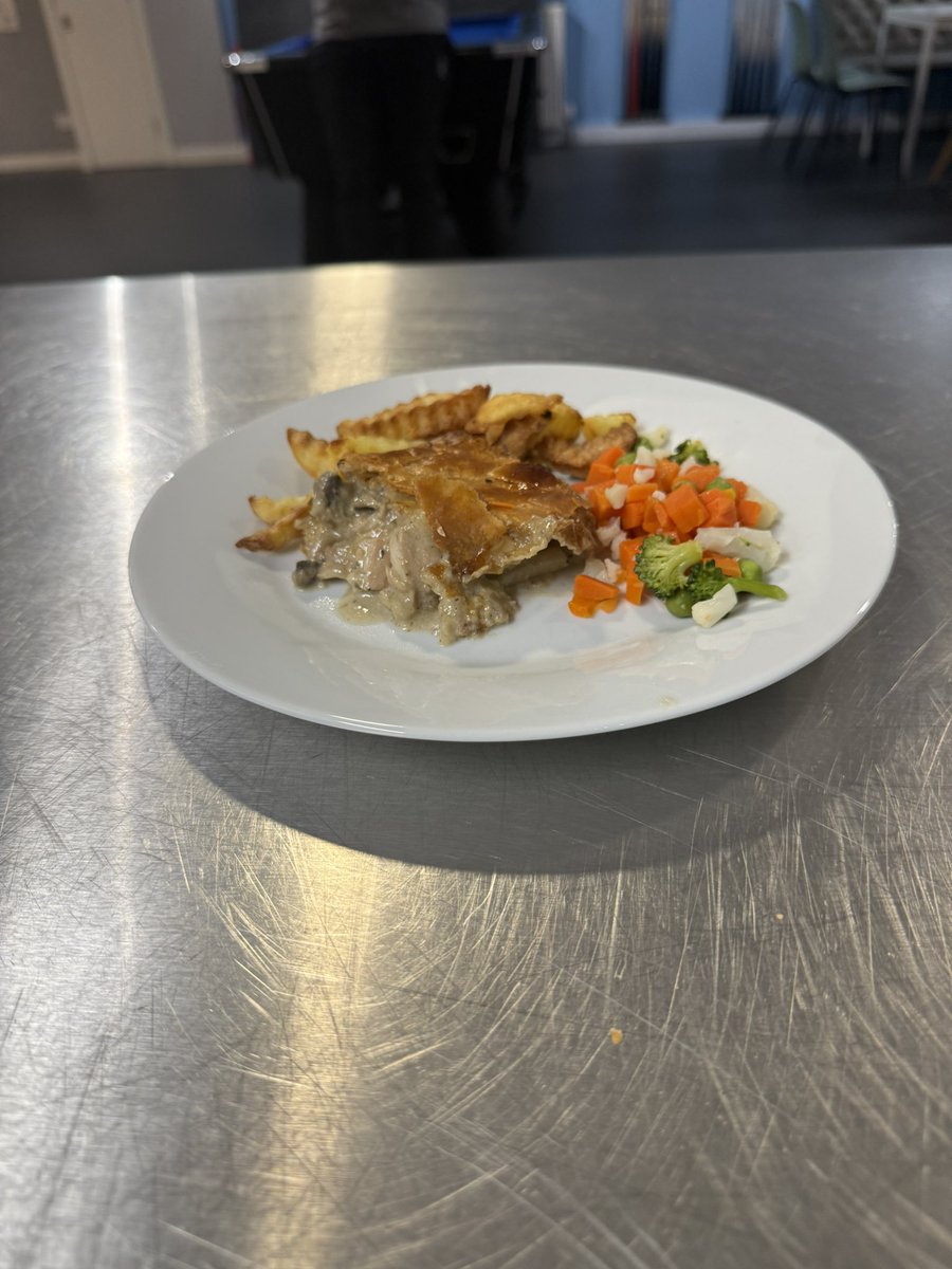 GYT_Michelle's tweet photo. My turn for midweek munch, on the menu today was Rosie’s Chicken Pie (Amy’s Mum’s) with chocolate trifle for pudding.
We provide a 2 course dinner every Wednesday after school to encourage social eating.
#youthworkworks #socialeating https://t.co/azgf2eR3AC