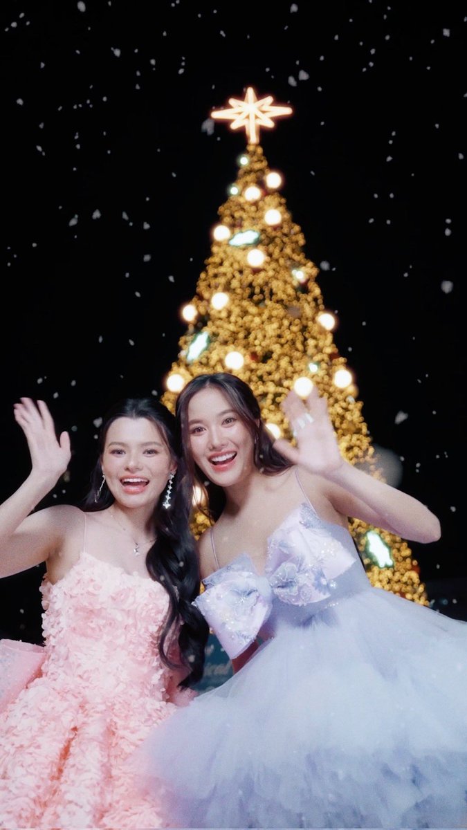 Quién dijo que disney no podía tener princesas lesbianas 🤭🤣

<a href="/centralwOrld/">centralwOrld</a>
<a href="/AngelssBecky/">Becky Armstrong</a> <a href="/srchafreen/">P'freen (real)</a> 

FREEN BECKY AT CTW XMAS
#CTWXmasxFreenBecky
#centralwOrld 
#CTWTheMagicalStars2026
#CTWWorldsBestFestiveDest
#srchafreen #beckysangels 
#FreenBecky #ฟรีนเบค