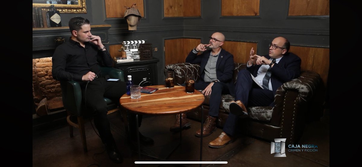 david_rodrigo47's tweet photo. Ya disponible el 1er episodio del podcast Caja Negra, junto a Antonio Cela y a @AitorMCuriel … 🙌🙏
Siempre vinculados a @SECCIF 😉
Os dejo enlace…

https://t.co/yphYT35X5u

#podcast #criminologia https://t.co/ASgYXqNZWY