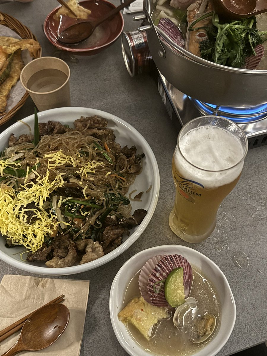 gettingbetter_b's tweet image. 251119
아침. 두유
늦은점심. 홍콩식 고기들
저녁회식. 온갖 안주들과 쏘맥
와 쏘맥 간만에 자발적으로 먹네.. 🫠
사람을 만나는게 공식적인 일이라는 걸, 대단한 의미 부여할 필요도 없다는 걸 나는 정말이지 늦게 깨달았다