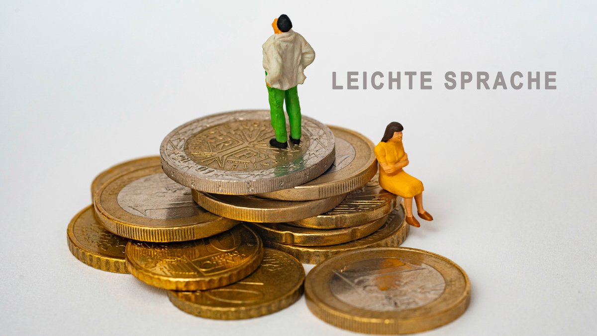 Frauen in der EU arbeiten 44 Tage umsonst.
In Deutschland sogar 64 Tage.
Das gilt für das Jahr 2025.
Nicht für das Jahr 1925.
In Lettland beginnt die Arbeit ohne Lohn schon am 23. Oktober.
In Luxemburg sind diesmal auch Männer betroffen.
In den meisten Ländern sieht es schlecht