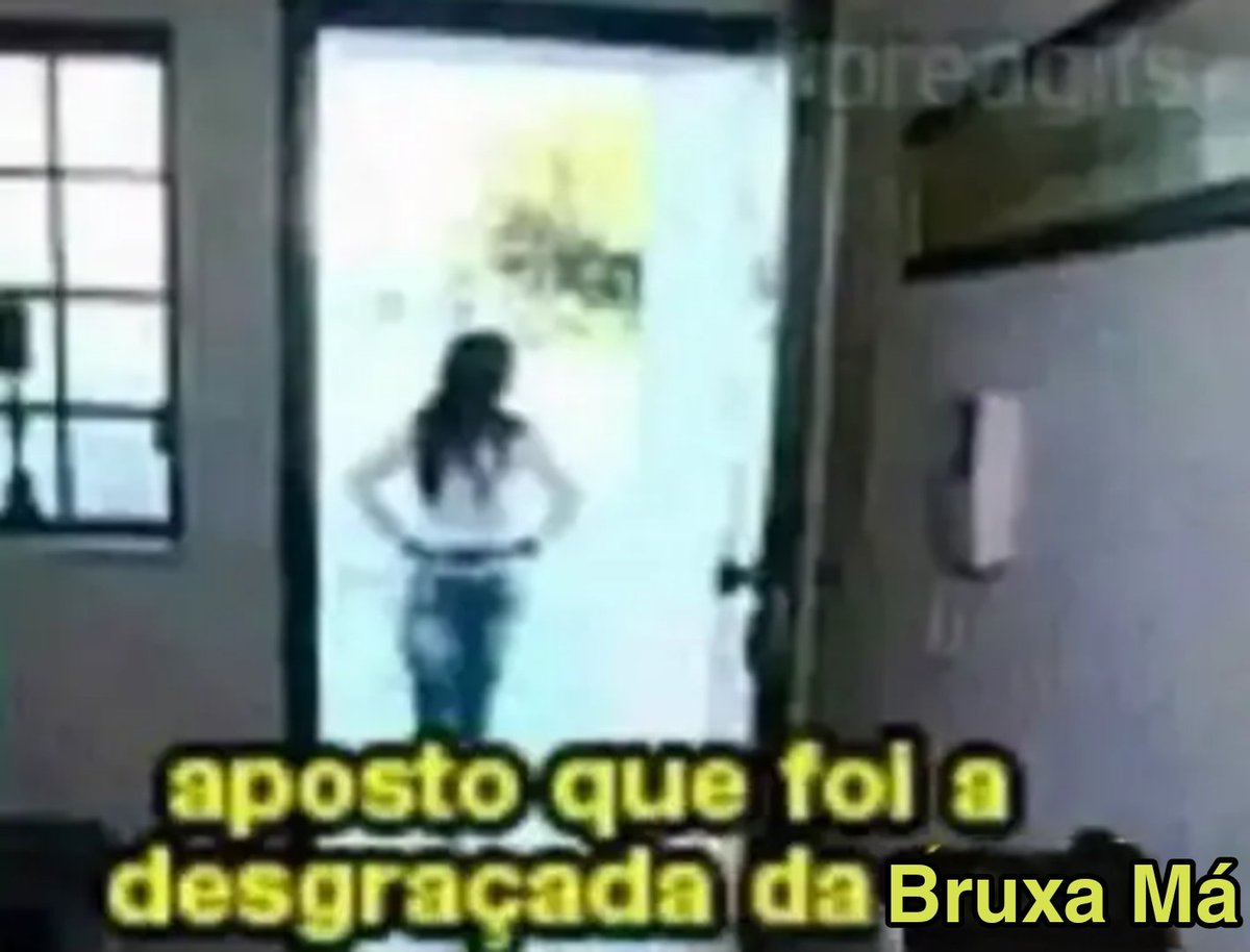 effectsmcgrath's tweet image. *acontece qualquer coisa ruim em oz*

madame morrible: