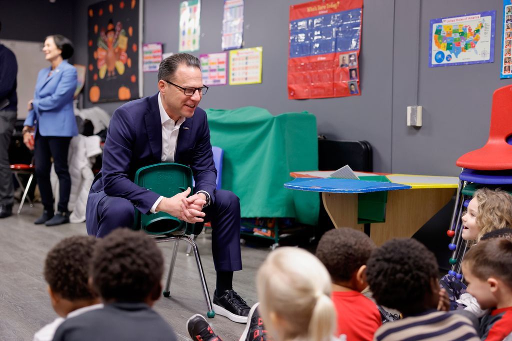 GovernorShapiro's tweet photo. We’ve cut taxes and taken major steps to make child care more affordable for parents – but that’s only one half of the equation.

We still have 3,000 vacancies in child care centers across Pennsylvania – and it’s preventing 25,000 more kids from accessing care.

The budget I signed into law last week invests in our child care workforce, delivering $25 million for child care recruitment and retention bonuses.