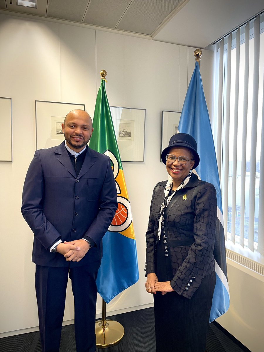 PressACP's tweet image. The Secretary-General of the OACPS, H.E. Moussa Saleh Batraki (@MBatraki), received H.E. Mmasekgoa Masire-Mwamba (@mmasekgoam), Ambassador of the Republic of Botswana in Belgium, The Netherlands, Luxembourg, Italy and the European Union (@EmbassyBWtoBR), at the OACPS Headquarters…