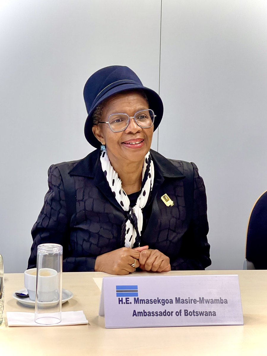 PressACP's tweet image. The Secretary-General of the OACPS, H.E. Moussa Saleh Batraki (@MBatraki), received H.E. Mmasekgoa Masire-Mwamba (@mmasekgoam), Ambassador of the Republic of Botswana in Belgium, The Netherlands, Luxembourg, Italy and the European Union (@EmbassyBWtoBR), at the OACPS Headquarters…