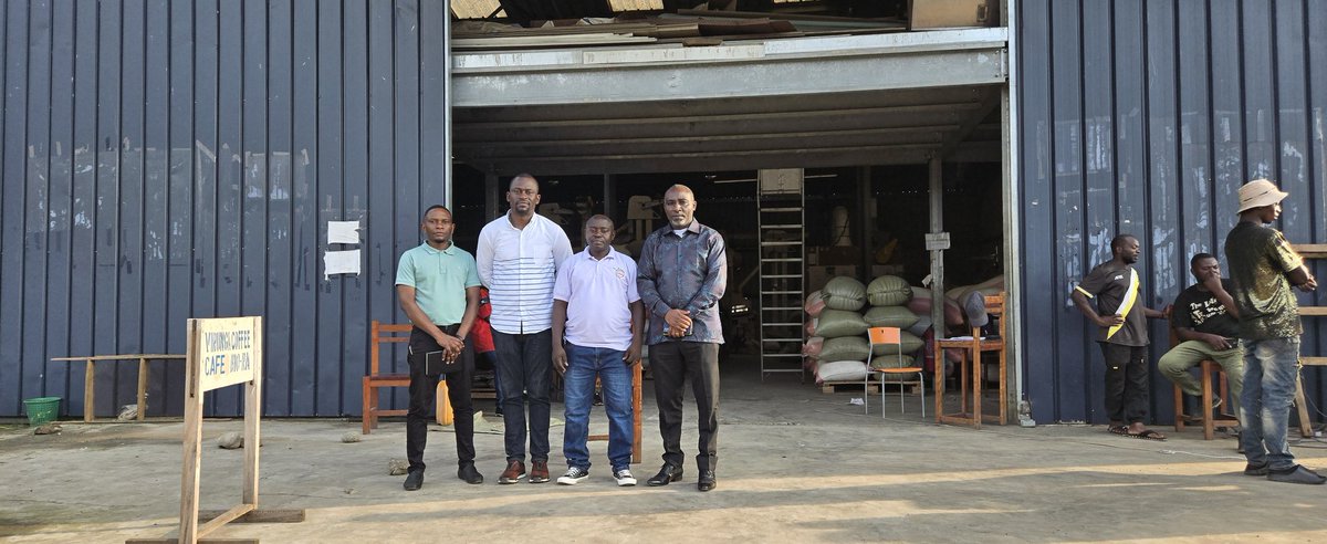 GvbSarl's tweet photo. Dans le cadre de sa mission de prospection économique dans le Grand Nord-Kivu, l’équipe GVB SARL a effectué une visite de terrain au Zoning Industriel de Mutwanga, où elle a échangé avec les équipes techniques des unités de transformation d’huile de palme, de chocolat et de café https://t.co/NLIIs0fu83