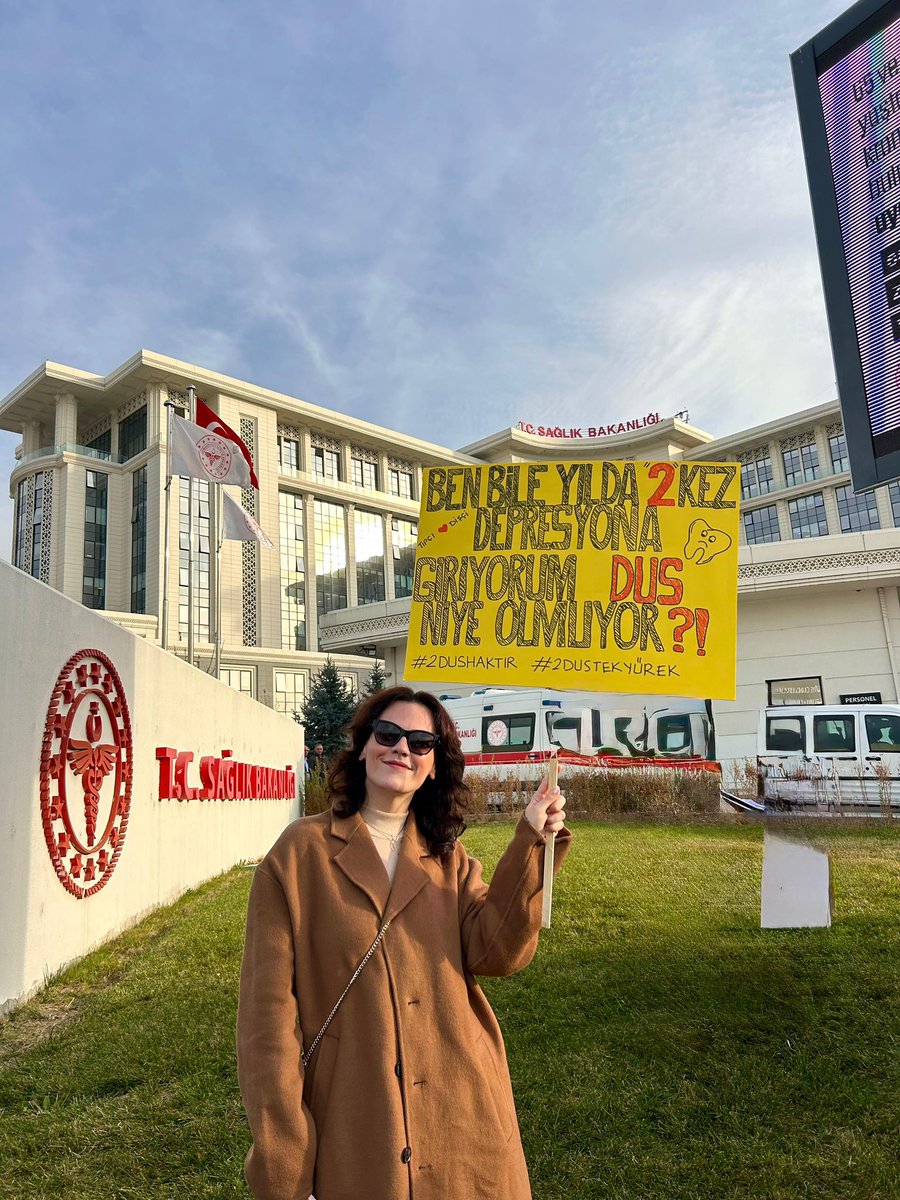 İnsan şu kızın hatrına bile 2 kez yapacağını açıklar bence ya 
#DişHekimiCevapİstiyor