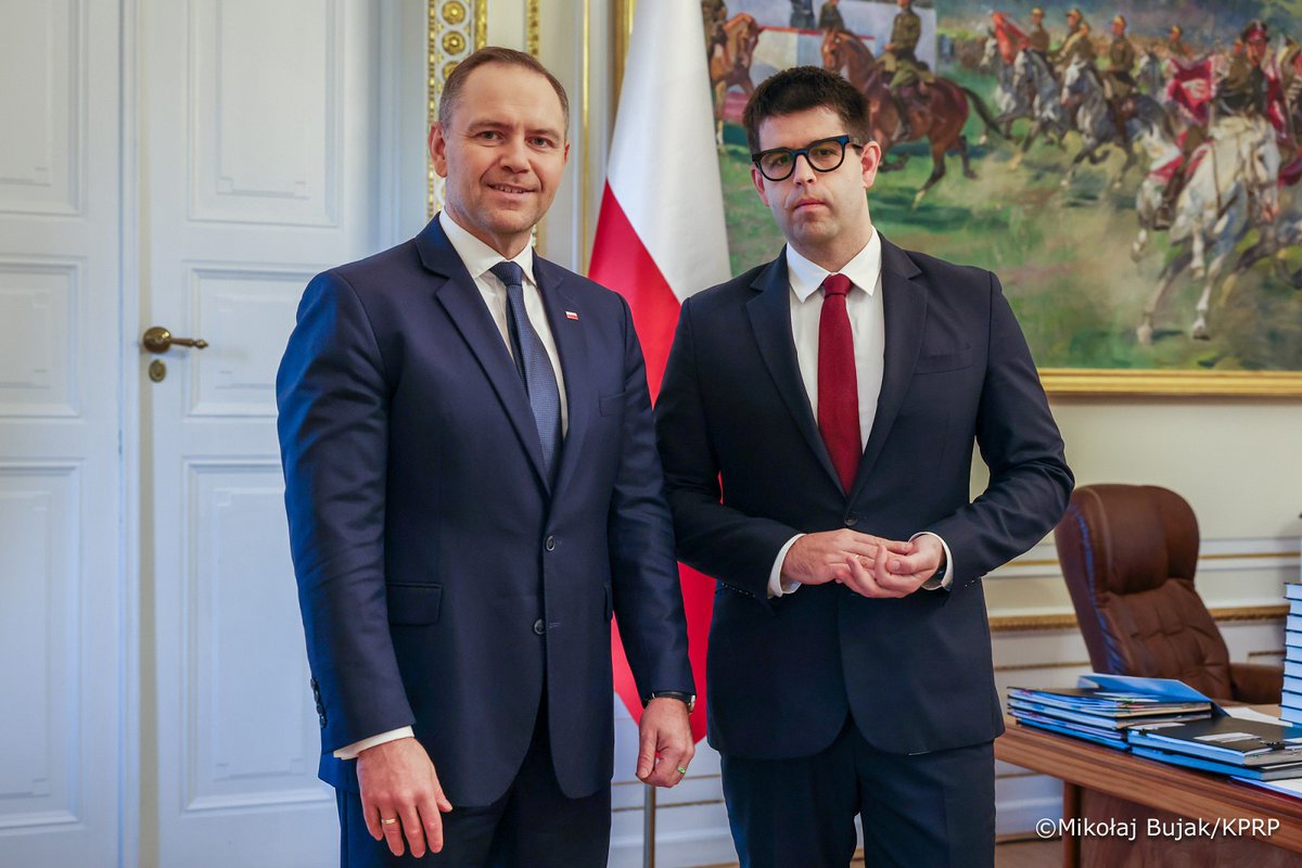 NaczelnaL's tweet image. Łukasz Jankowski, prezes @naczelnal po spotkaniu z Prezydentem RP Karolem Nawrockim 👇

💬 Najważniejsze osoby w państwie muszą wiedzieć jak w rzeczywistości wygląda sytuacja w ochronie zdrowia. Przedstawiłem Panu Prezydentowi to, jak my - #lekarze odbieramy dziś system ochrony…