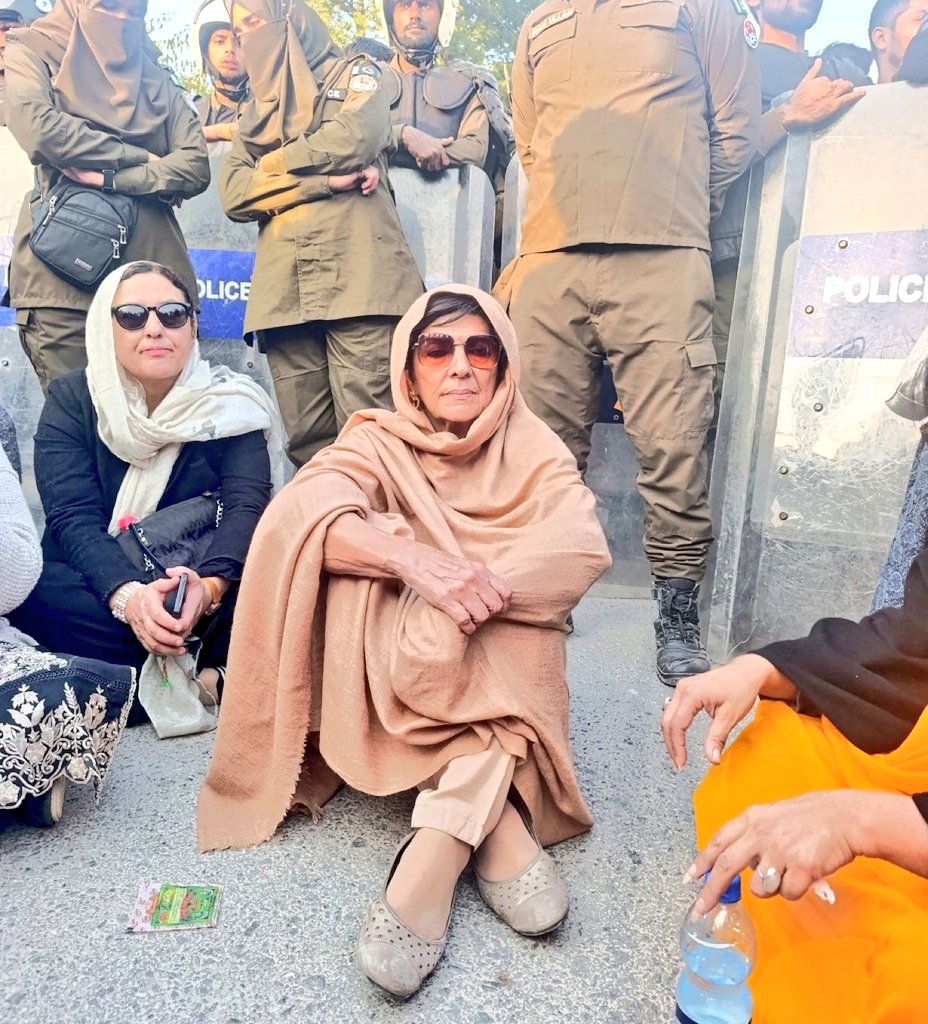 YoungstrRt's tweet image. One nation 
One demand 
Free Imran Khan 
#خان_کی_قید_تنہائی_ختم_کرو
@TeamYoungstr
@B__G65 
@Anni_AmtaYl 
@AsifKha11043565 
@LimitlessRebel 
@angry_wolf99 
@jul12570 
@anihahspk 
@Astrum2025 
@wajizafar 
@janah_pk 
@SidraSidra447 
@SKPTI804 
@Eman_Aajaz