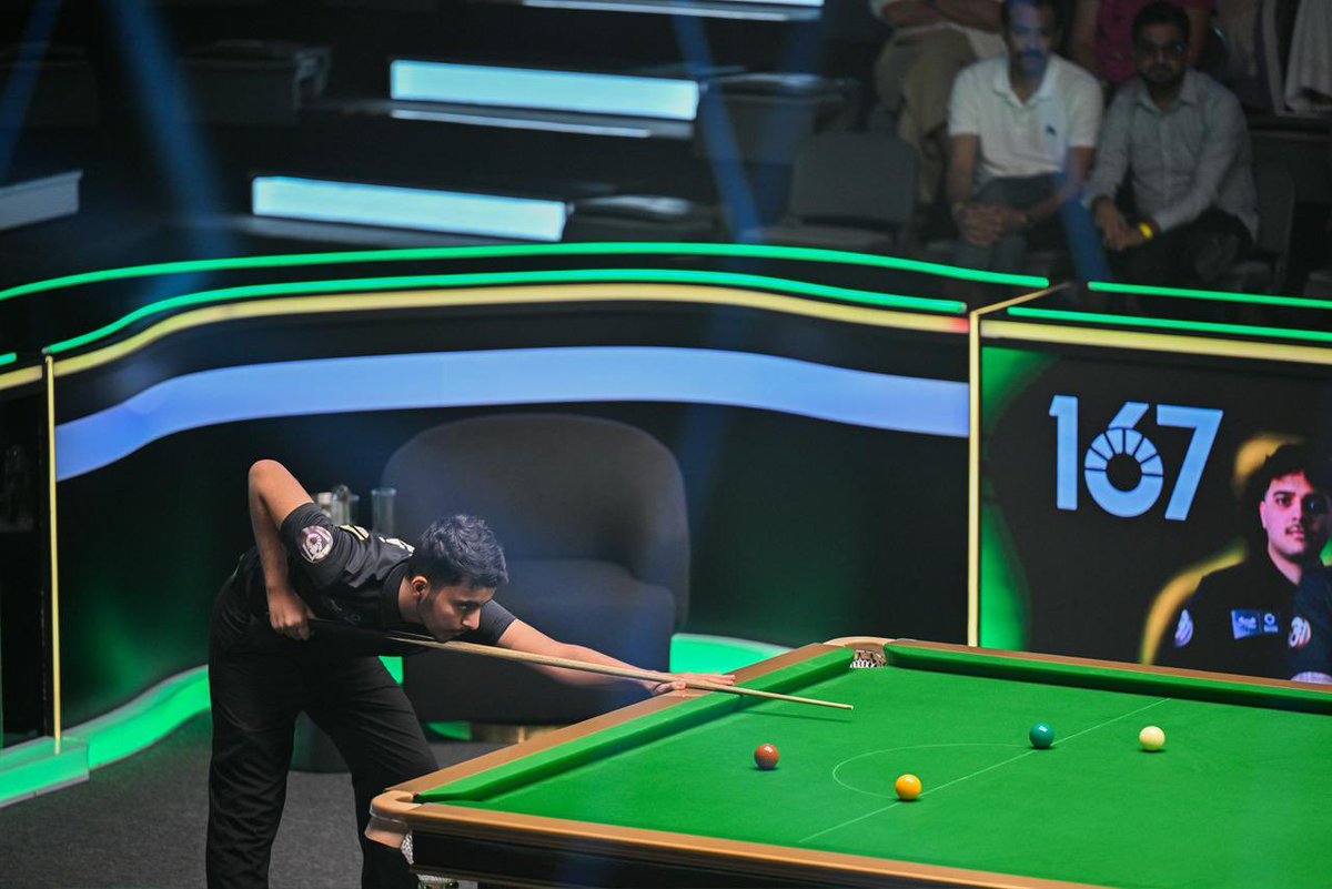 RiyadhSeason's tweet photo. لحظات حماسية بين الأبطال من المواجهات الأولى في بطولة السنوكر بالرياض 🔥🤩

Thrilling moments from the opening snooker battles in Riyadh 🔥🤩

#موسم_الرياض 
#RiyadhSeason https://t.co/Ym9C222C3C