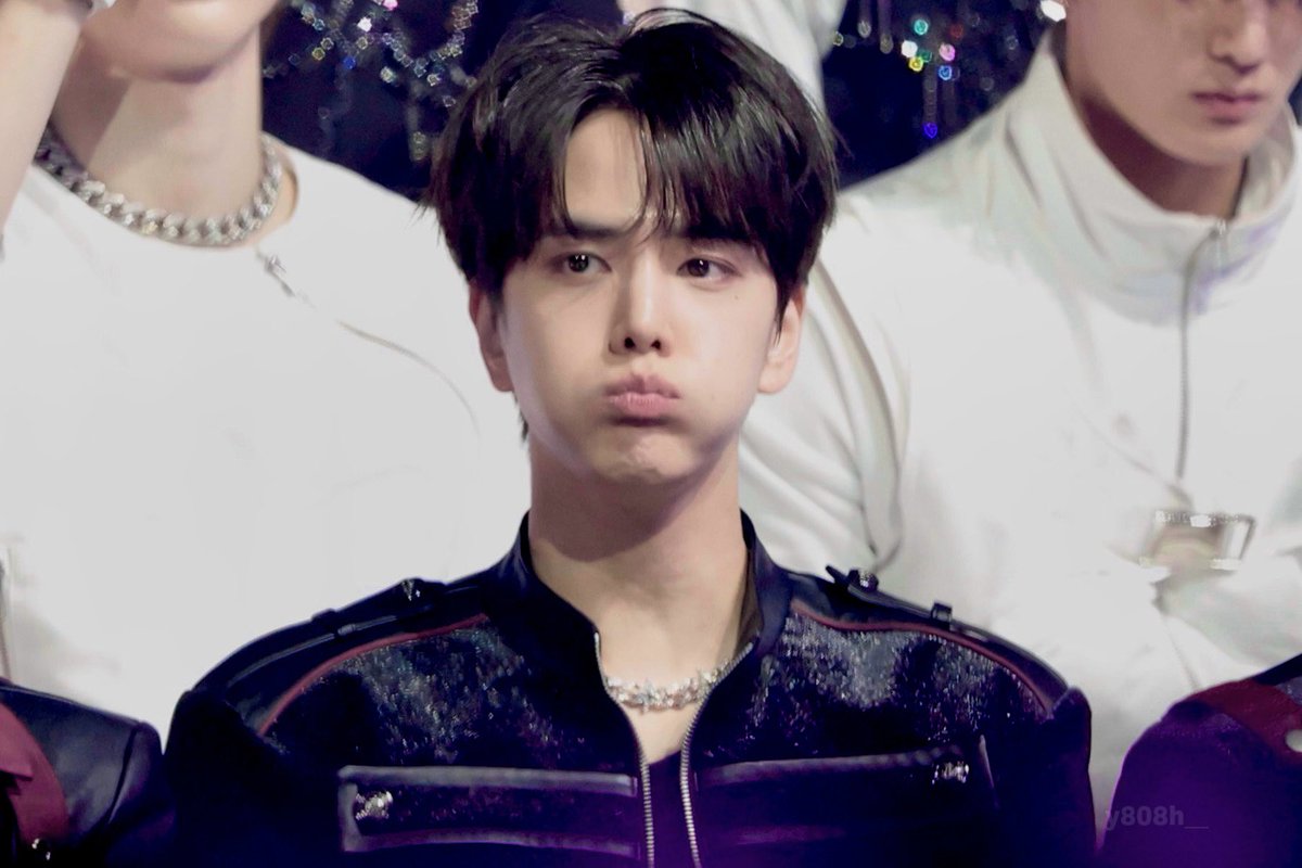 y808h__'s tweet photo. 입덕햇어요... https://t.co/kbHuDO2g67