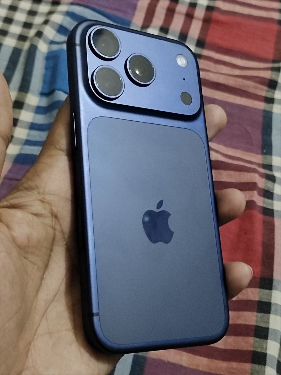zubayer990's tweet image. Finally received my iPhone 17 Pro, which I won from the @bitget event in September!
It arrived in Bangladesh on 29 Oct, and after completing all the clearance steps, I got it in hand today.
Huge thanks to @bitget for this amazing gift! 
#Bitget #Giveaway #iPhone17Pro