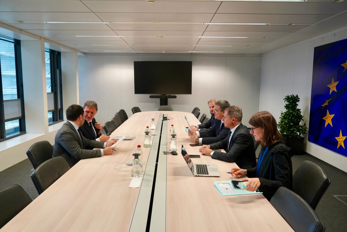 🔵ECR President <a href="/marcomarsilio/">Marco Marsilio</a> meets Commissioner <a href="/tzitzikostas/">Apostolos Tzitzikostas</a> to defend automotive sector⤵️

ecrcor.eu/news/766-ecr-p…