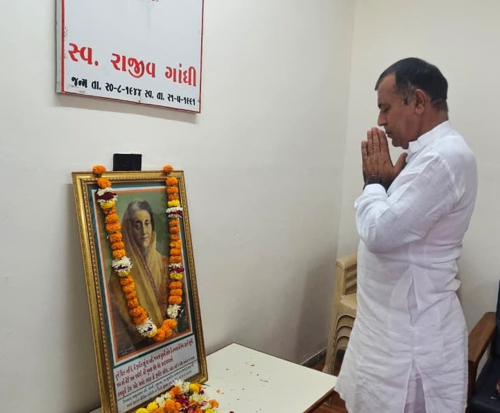 भारत की प्रथम महिला प्रधानमंत्री और अपने राजनीतिक जीवन में बुलंद हौसलों, साहसिक निर्णयों और पराक्रम से, ‘आयरन लेडी ऑफ इंडिया’ के नाम से पहचाने जाने वाली, नारी शक्ति की प्रतीक, प्रियदर्शनी,  स्व. श्रीमती इंदिरा गांधीजी को उनकी जयंती पर शत शत नमन।
#IndiraGandhi