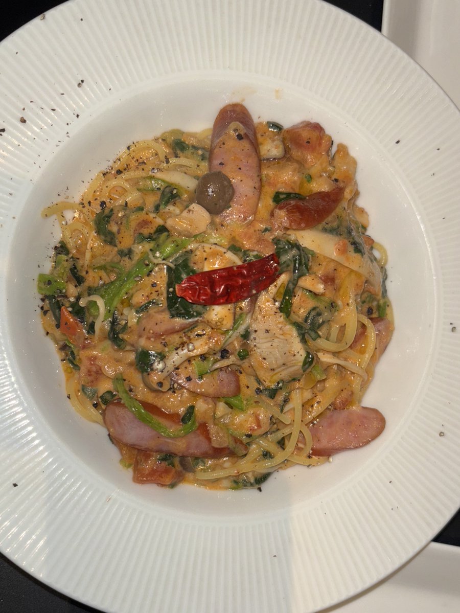 jpredarmy1129's tweet image. 火曜日のシーシャ屋さん、あとピザも食べたので晩御飯みたいなもん。
今日になって頭痛いインフルなったって言ってきたけど、今のところ自分は異常なし。
(水曜日のモブちゃんていたけど今どうしてるのかな？）