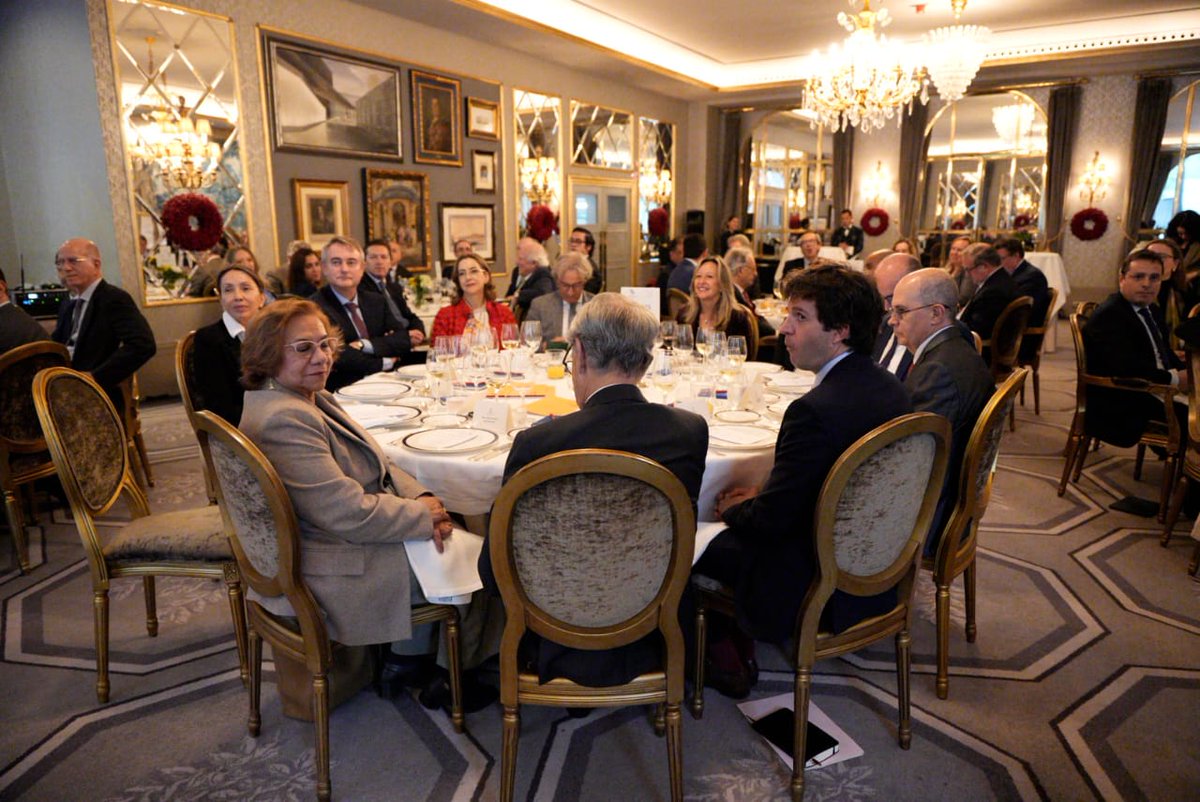 CancilleriaCol's tweet image. La @FEuroamerica, dedicada a promover el entendimiento entre Europa e Iberoamérica, facilitó un intercambio basado en la confianza mutua y el interés por nuevos escenarios de colaboración. Los empresarios asistentes mostraron disposición para explorar iniciativas conjuntas.